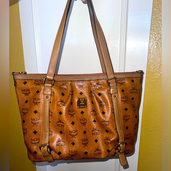 MCM Zip Belt Tote In Cognac Visetos Coated Canvas
Shoulder Bag - Picture 3 of 9